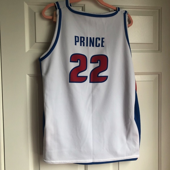 Reversible Detroit Pistons Jersey - Picture 6 of 8